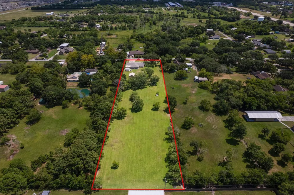 3304 Bruce Hall Road Santa Fe, TX 77510