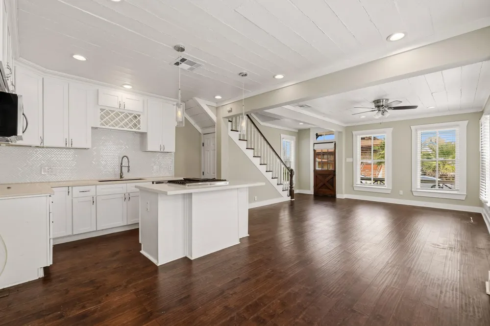 1011 Sealy Street Galveston, TX 77550