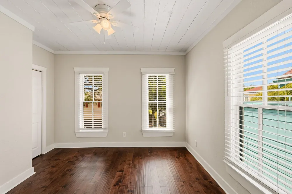 1011 Sealy Street Galveston, TX 77550