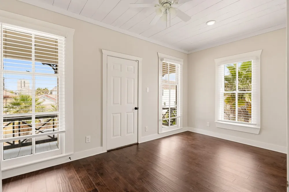 1011 Sealy Street Galveston, TX 77550