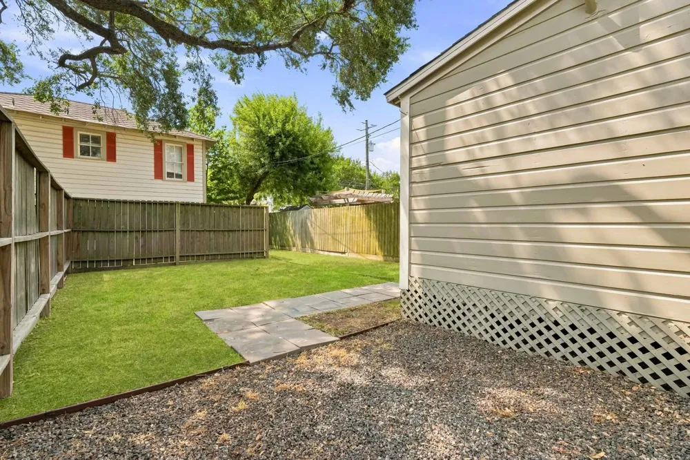 1011 Sealy Street Galveston, TX 77550