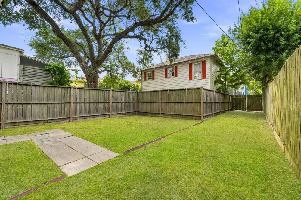 1011 Sealy Street Galveston, TX 77550
