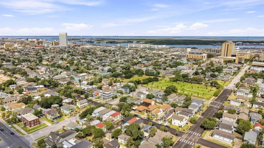 1011 Sealy Street Galveston, TX 77550