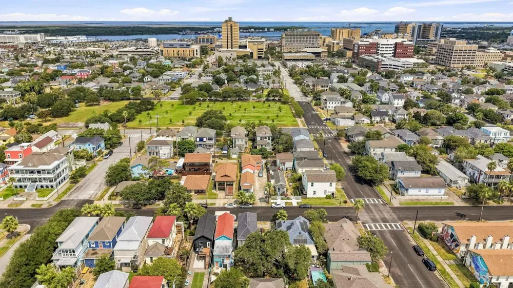 1011 Sealy Street Galveston, TX 77550