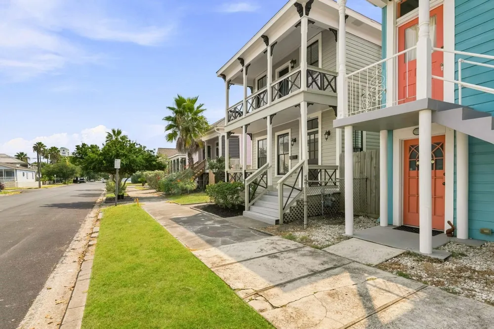 1011 Sealy Street Galveston, TX 77550