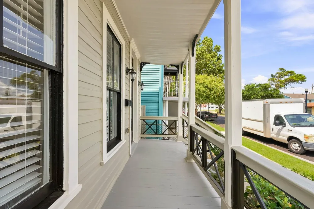 1011 Sealy Street Galveston, TX 77550