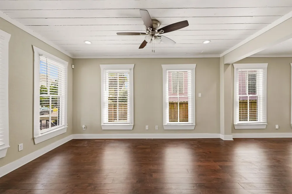 1011 Sealy Street Galveston, TX 77550