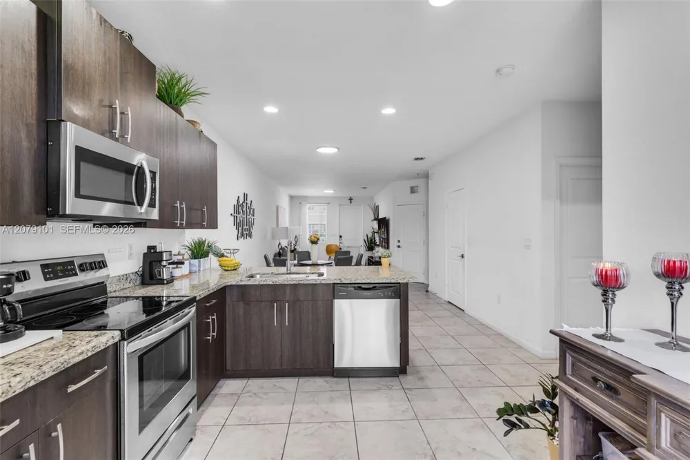 2438 SE 15 St Homestead, FL 33035