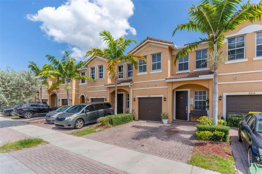 2438 SE 15 St Homestead, FL 33035