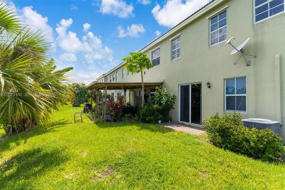 2438 SE 15 St Homestead, FL 33035
