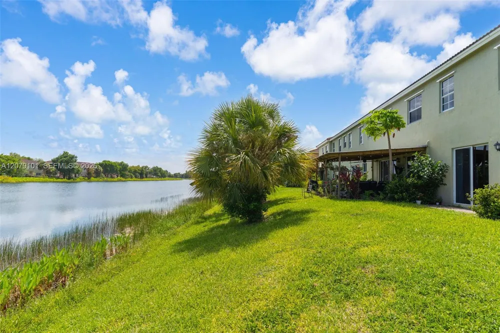 2438 SE 15 St Homestead, FL 33035
