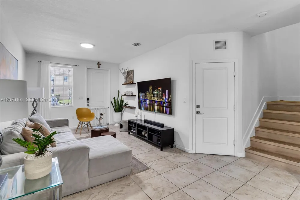 2438 SE 15 St Homestead, FL 33035
