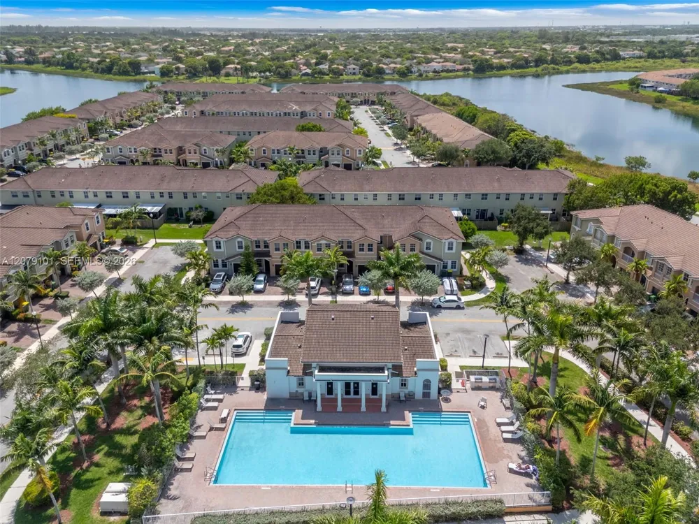 2438 SE 15 St Homestead, FL 33035