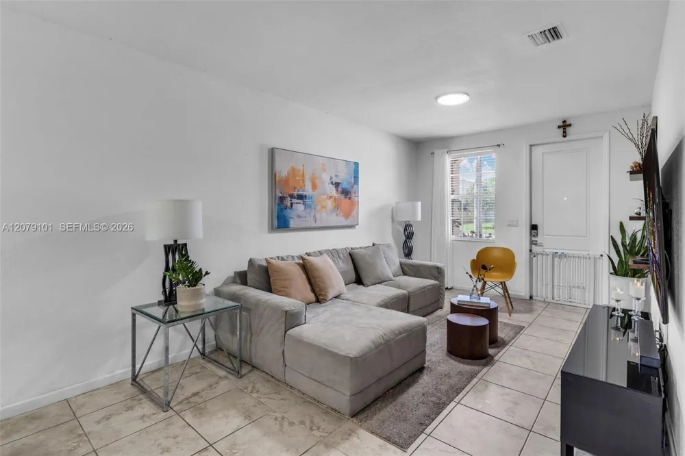2438 SE 15 St Homestead, FL 33035