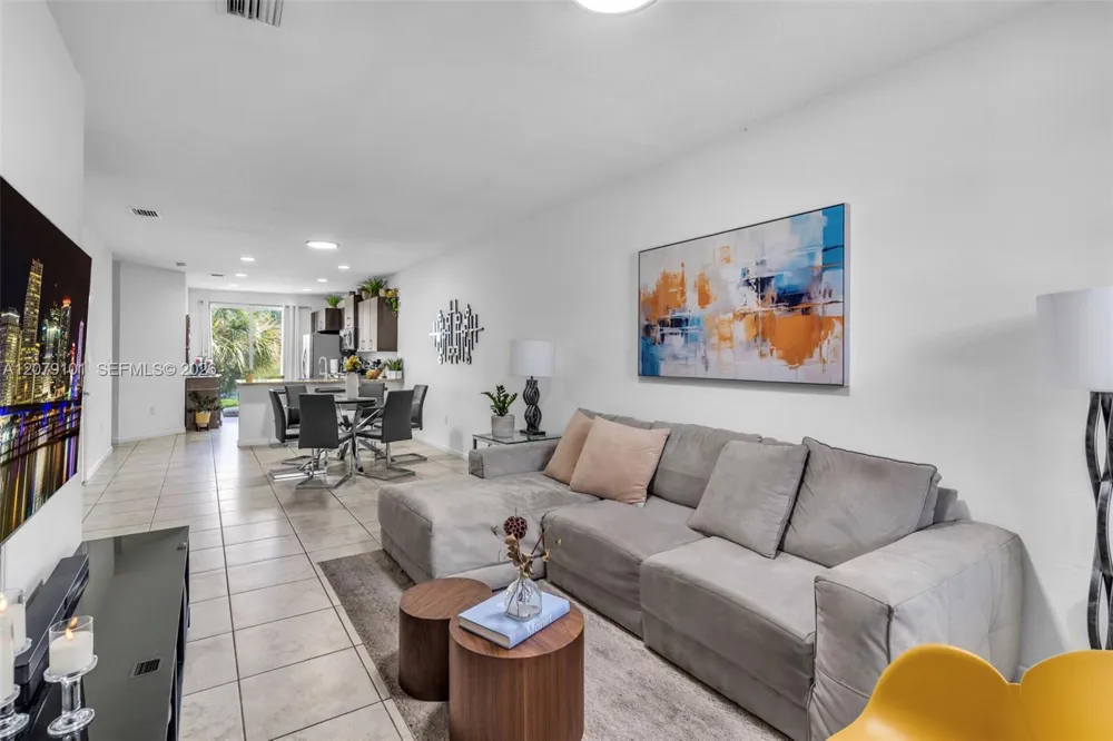 2438 SE 15 St Homestead, FL 33035