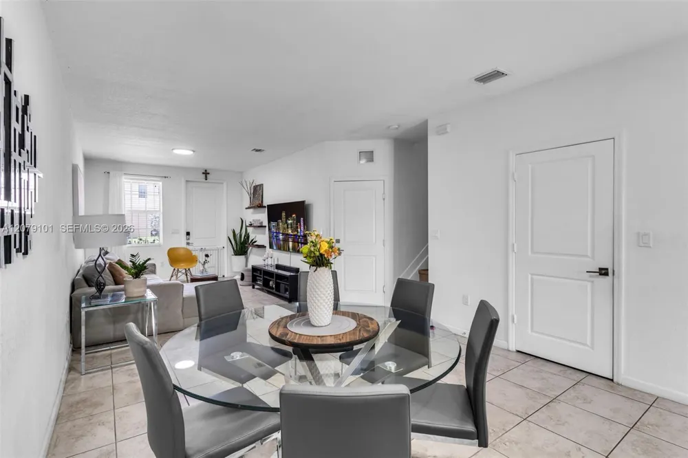 2438 SE 15 St Homestead, FL 33035