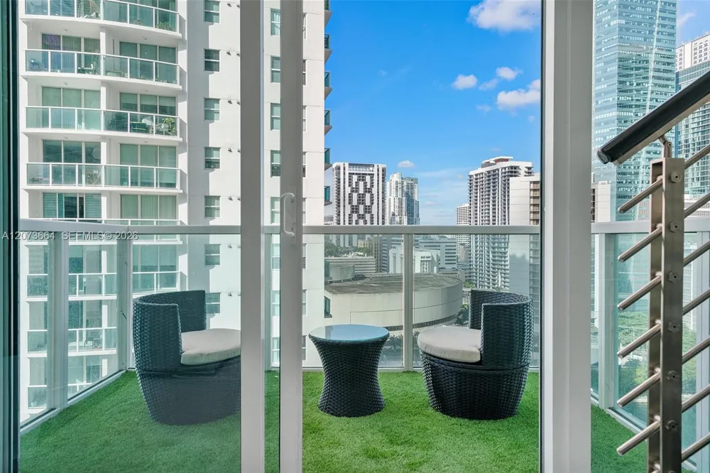 41 SE 5th St #1111 Miami, FL 33131