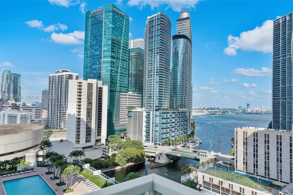 41 SE 5th St #1111 Miami, FL 33131