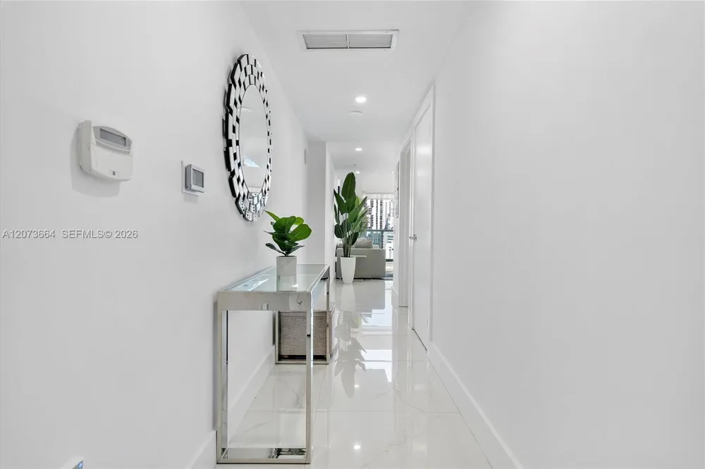 41 SE 5th St #1111 Miami, FL 33131