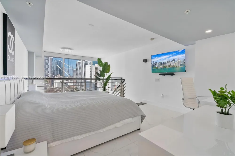 41 SE 5th St #1111 Miami, FL 33131