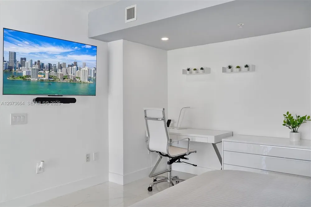 41 SE 5th St #1111 Miami, FL 33131