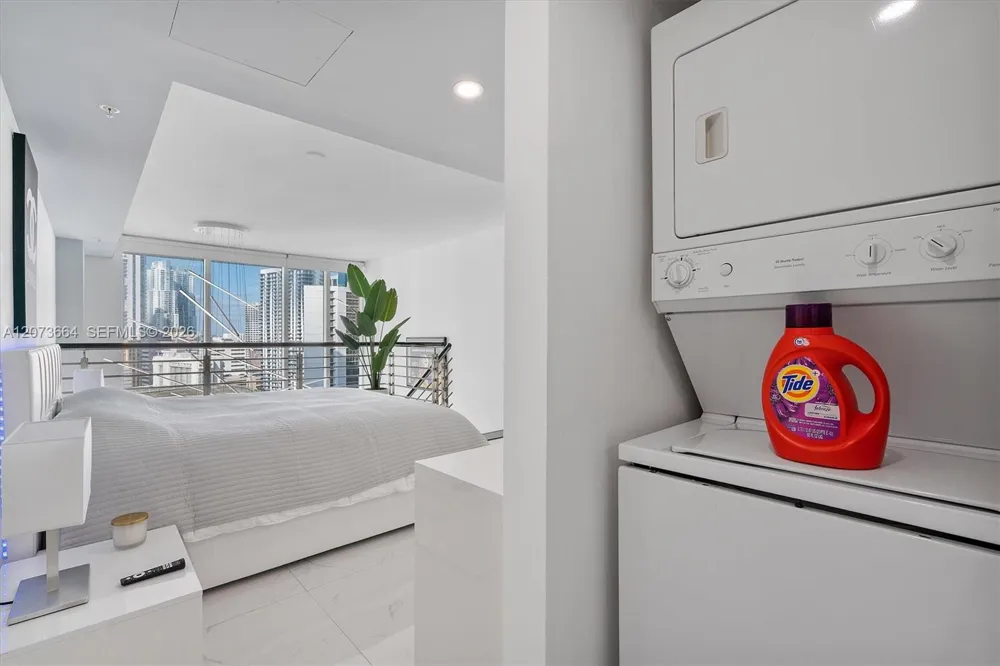 41 SE 5th St #1111 Miami, FL 33131