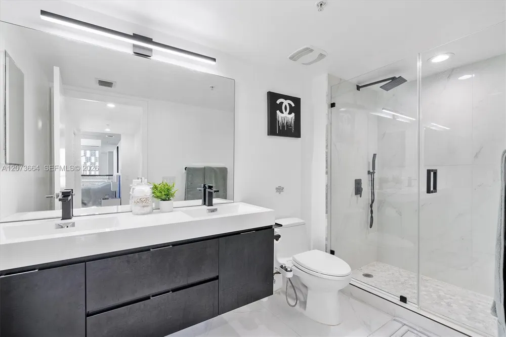 41 SE 5th St #1111 Miami, FL 33131