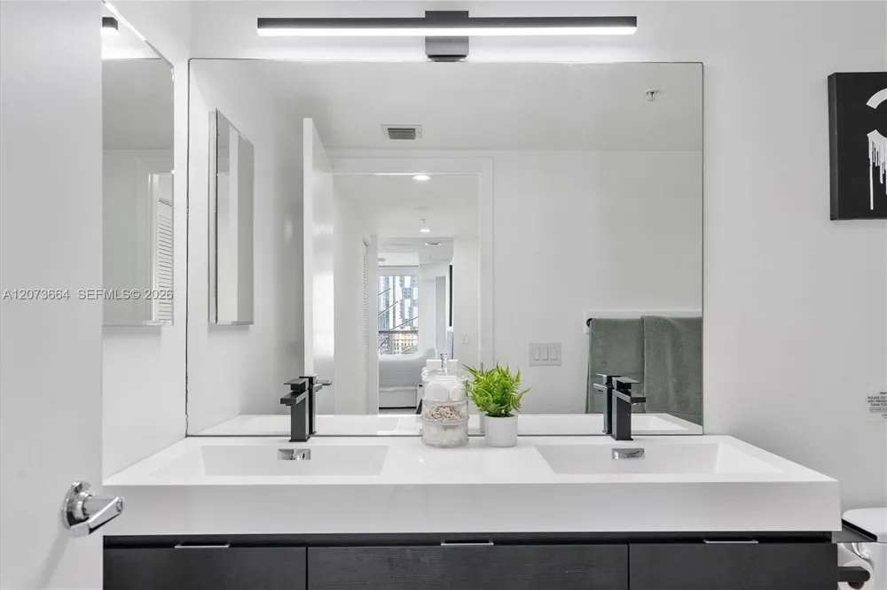 41 SE 5th St #1111 Miami, FL 33131