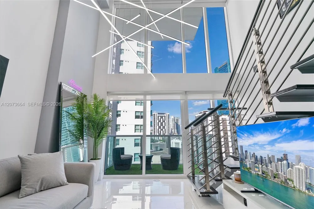 41 SE 5th St #1111 Miami, FL 33131