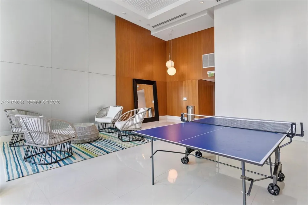 41 SE 5th St #1111 Miami, FL 33131