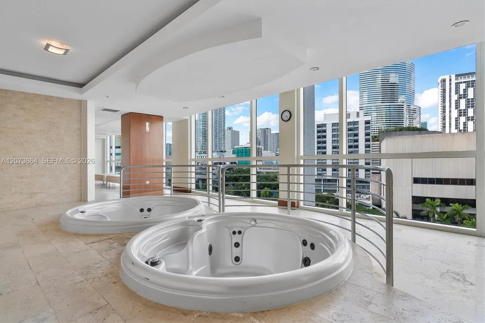 41 SE 5th St #1111 Miami, FL 33131