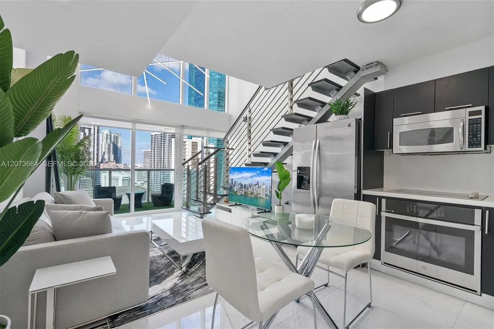 41 SE 5th St #1111 Miami, FL 33131