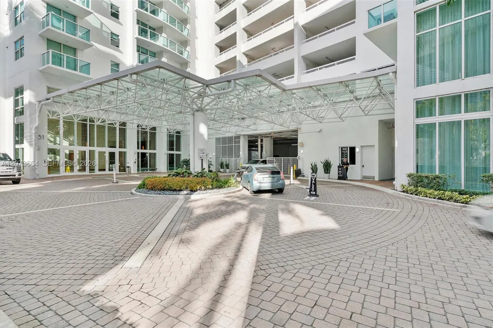41 SE 5th St #1111 Miami, FL 33131