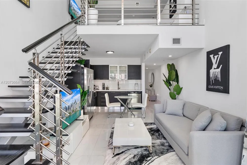 41 SE 5th St #1111 Miami, FL 33131