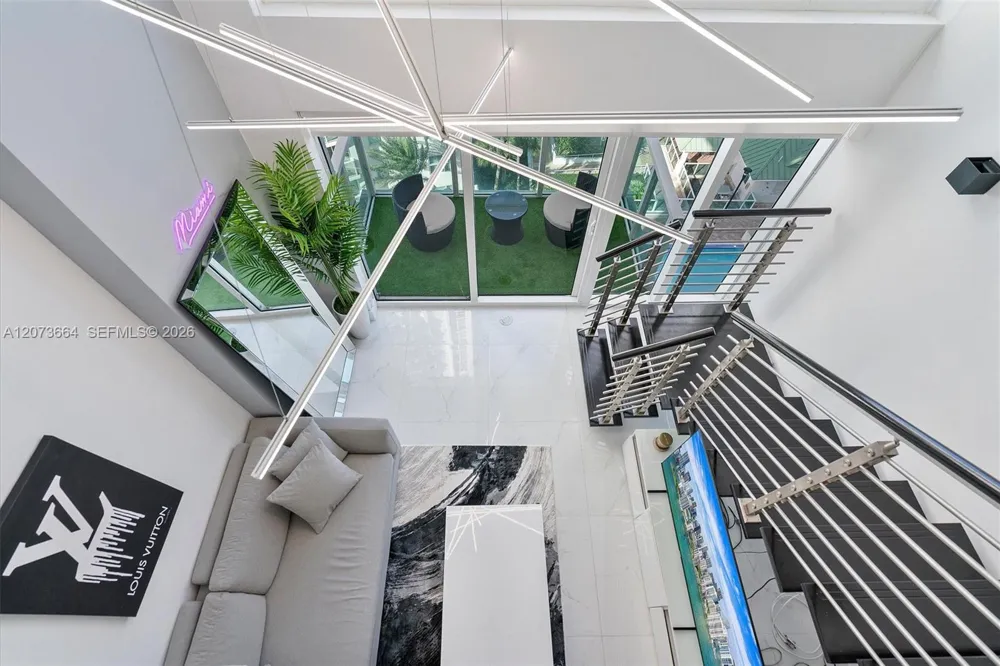 41 SE 5th St #1111 Miami, FL 33131