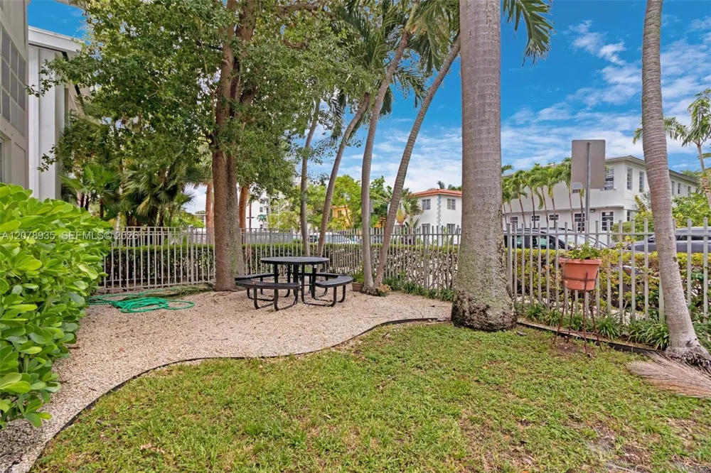 1341 15th St #206 Miami Beach, FL 33139