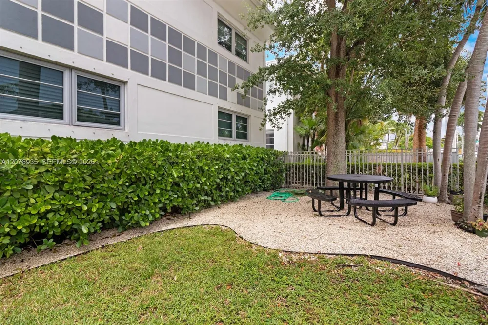 1341 15th St #206 Miami Beach, FL 33139