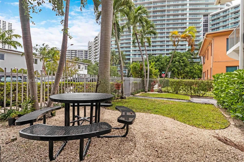 1341 15th St #206 Miami Beach, FL 33139