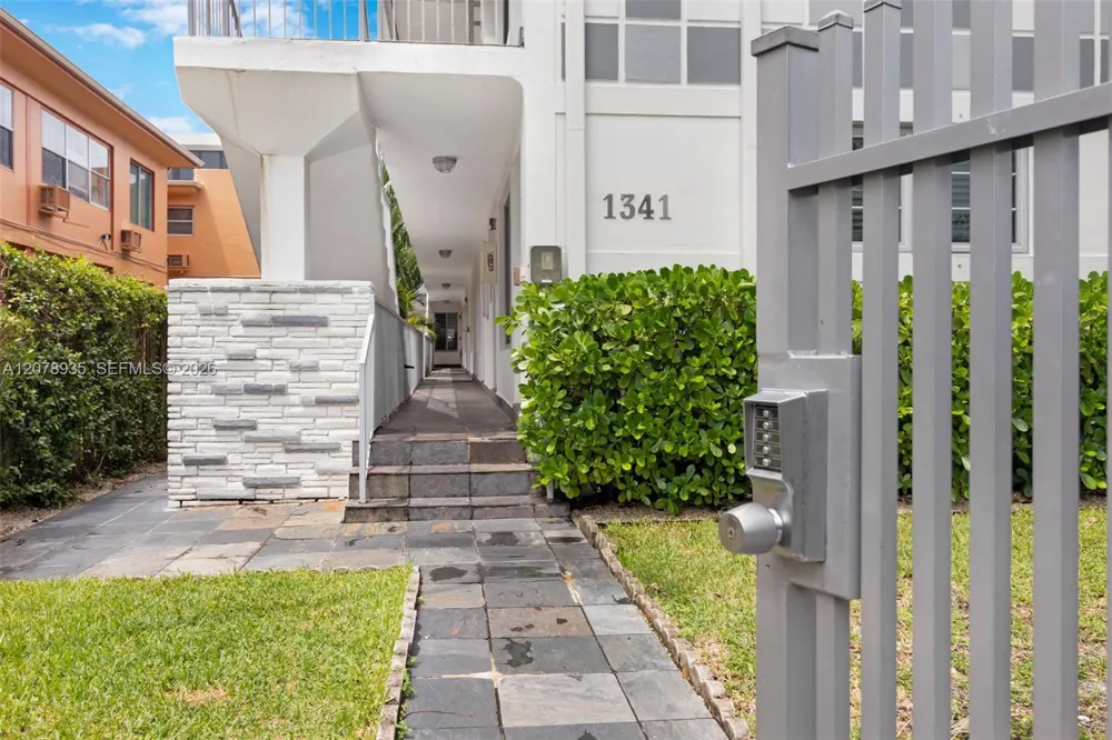 1341 15th St #206 Miami Beach, FL 33139