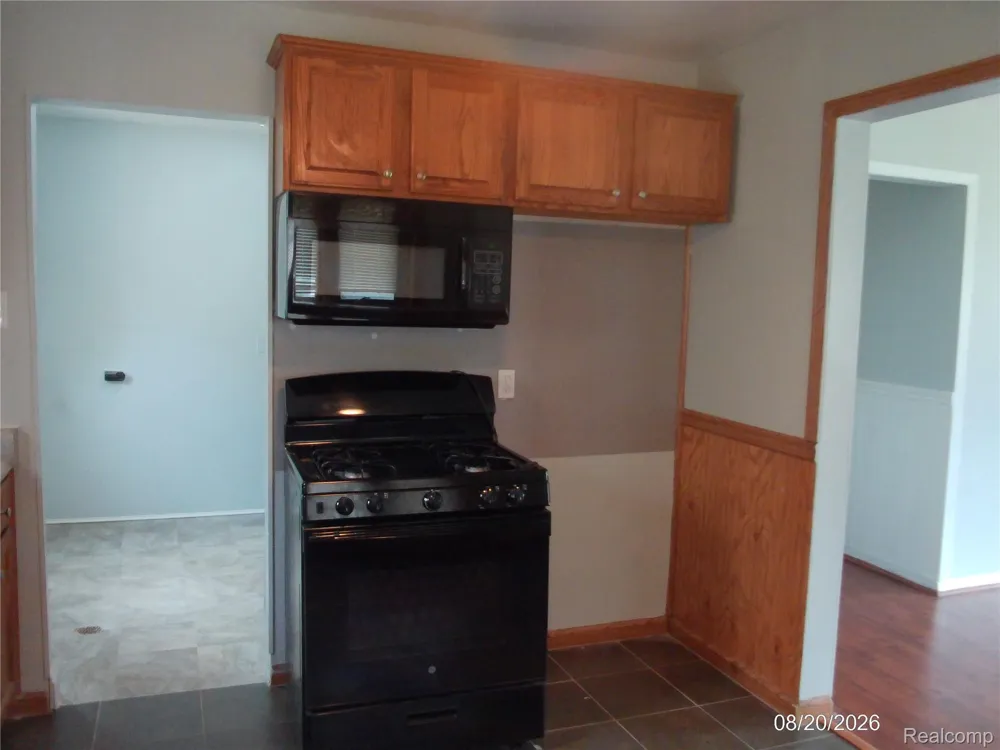 26445 Colgate Street Inkster City, MI 48141