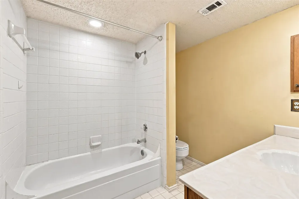 2923 Menlo Park Lane Carrollton, TX 75007