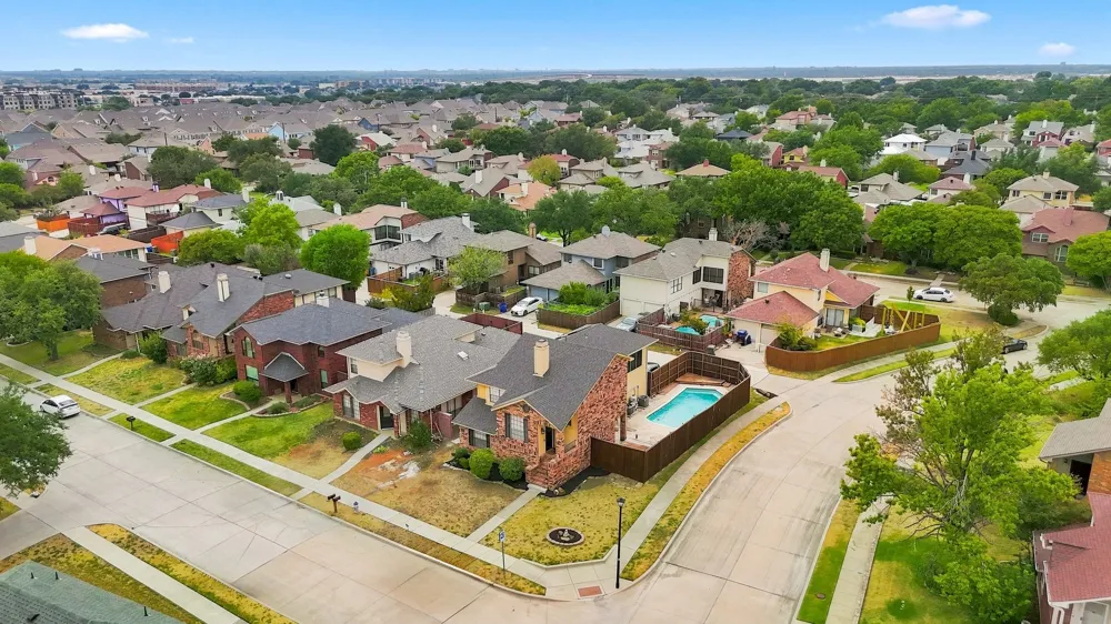 2923 Menlo Park Lane Carrollton, TX 75007