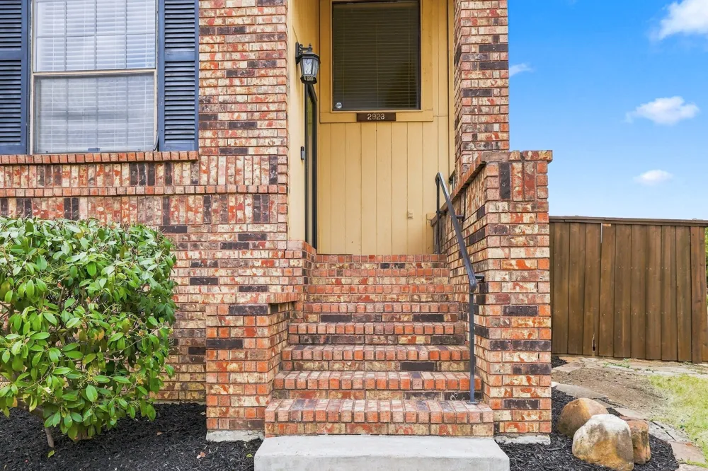 2923 Menlo Park Lane Carrollton, TX 75007