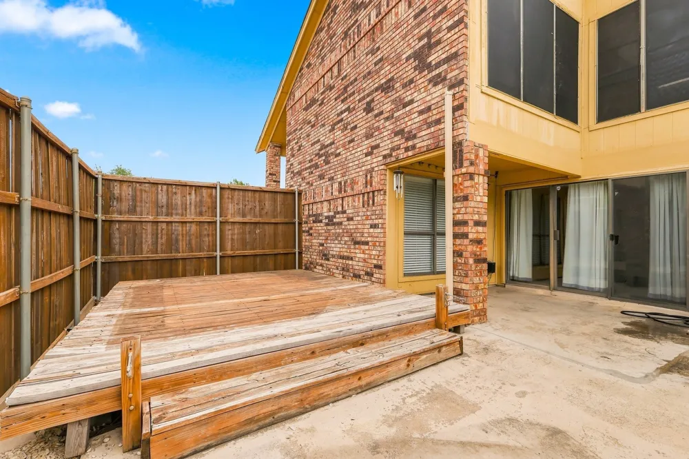 2923 Menlo Park Lane Carrollton, TX 75007