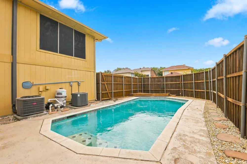 2923 Menlo Park Lane Carrollton, TX 75007