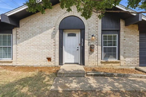 1743 Kingston Drive Lewisville, TX 75067