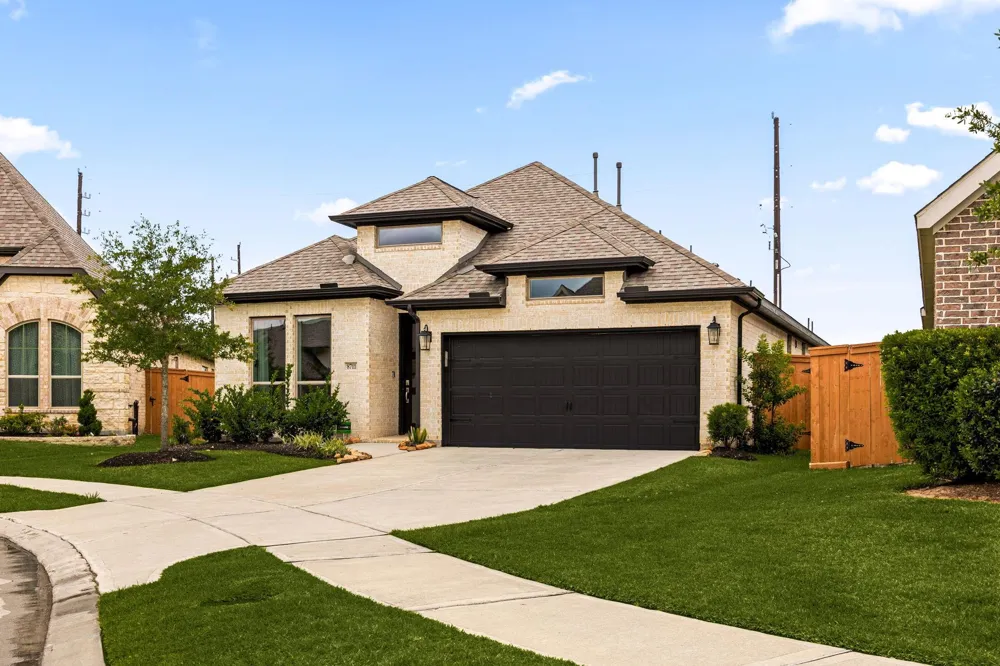 8711 Harbor Pines Drive Cypress, TX 77433