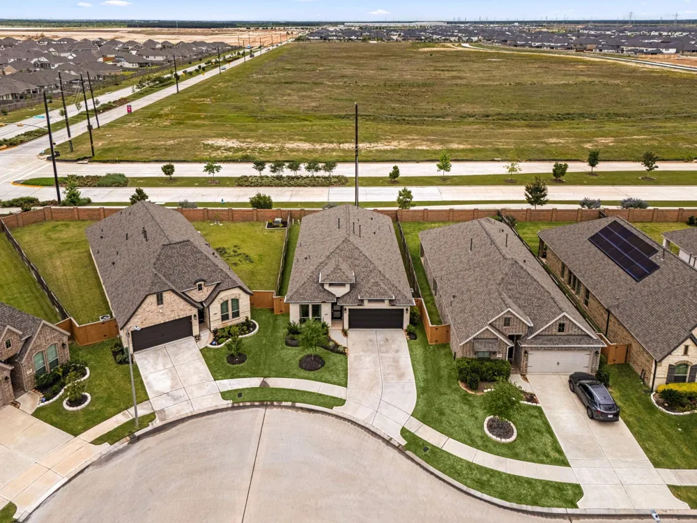 8711 Harbor Pines Drive Cypress, TX 77433