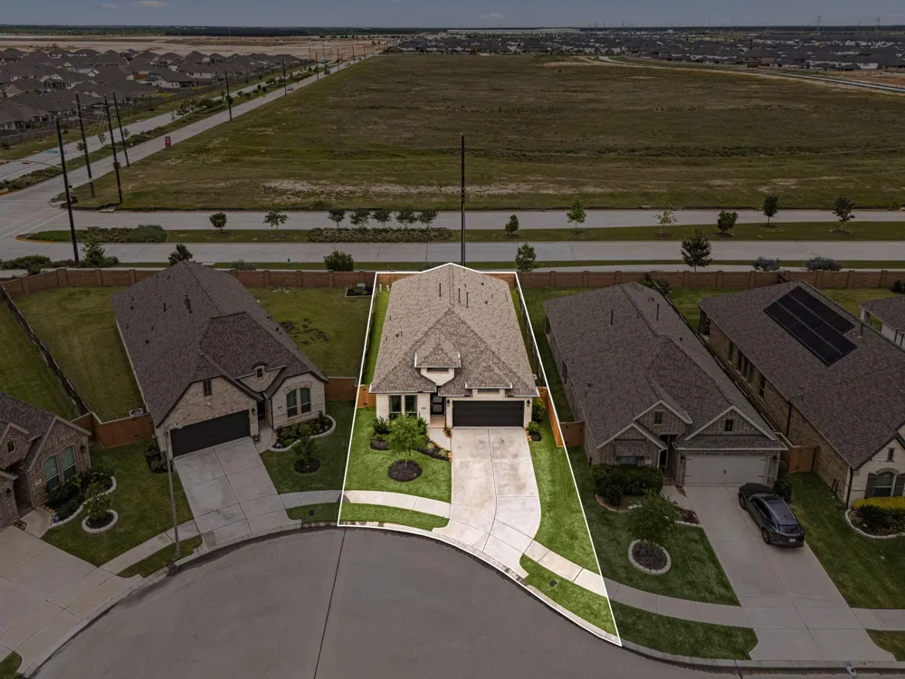 8711 Harbor Pines Drive Cypress, TX 77433