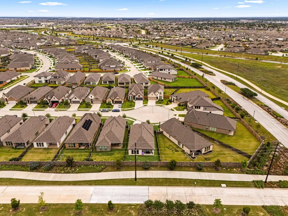 8711 Harbor Pines Drive Cypress, TX 77433